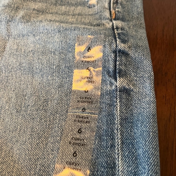 American Eagle Curvy super high rise jeans- size 6 extra short - Picture 2 of 3